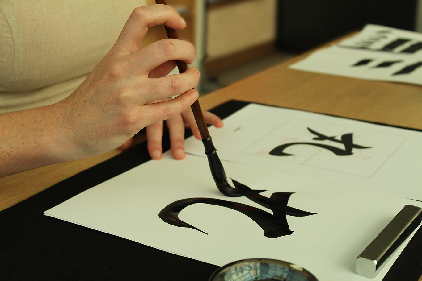 Cours de calligraphie japonaise traditionnelle à la Maison du Japon à Elbeuf
