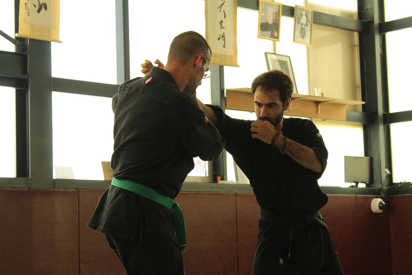 Entraînement de ninjutsu traditionnel au dojo de la Maison du Japon à Elbeuf